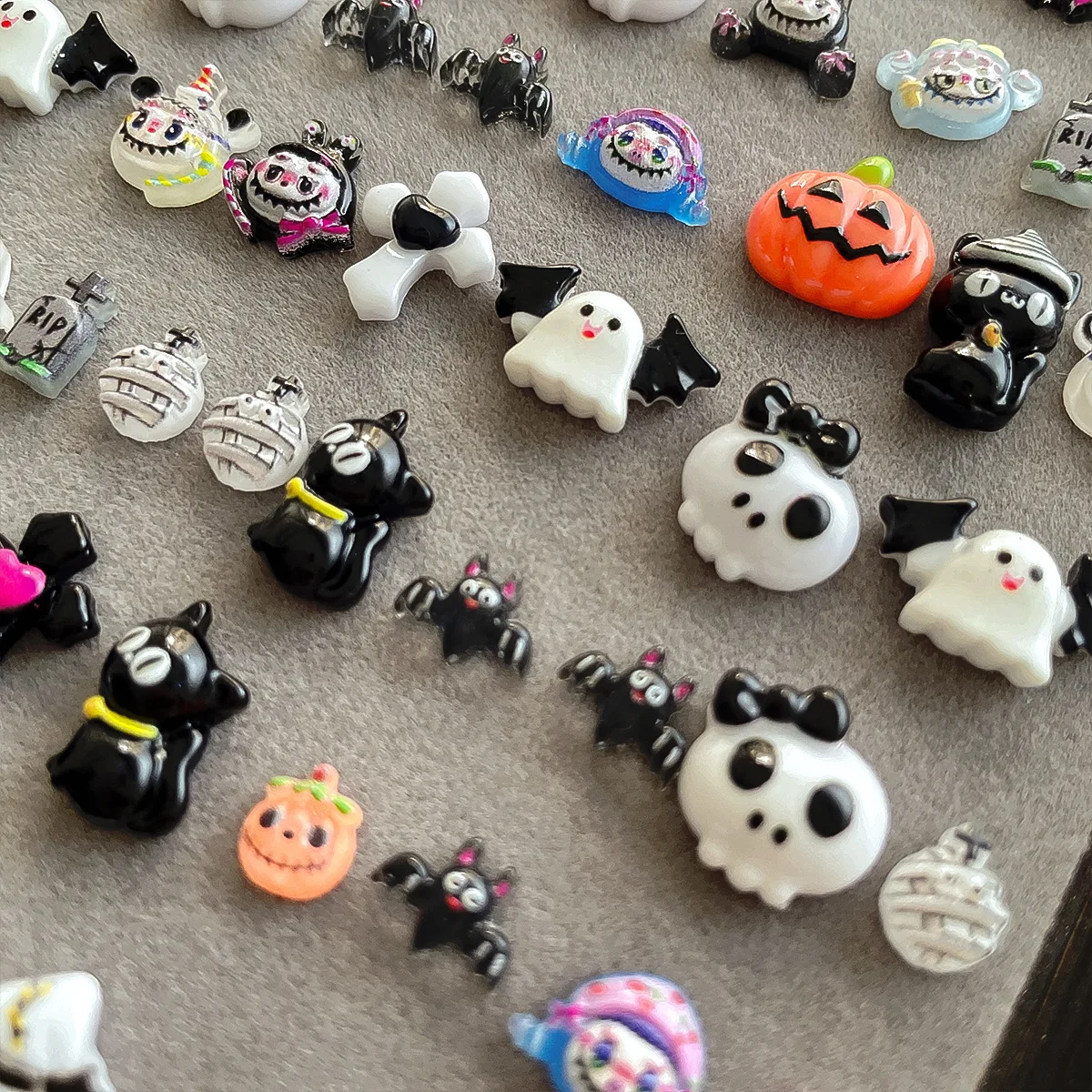 30PCS Halloween Resin Charms Set Funny Ghost Pumpkin Skull Cross Bat Decorations for Nails DIY Accessories Supply