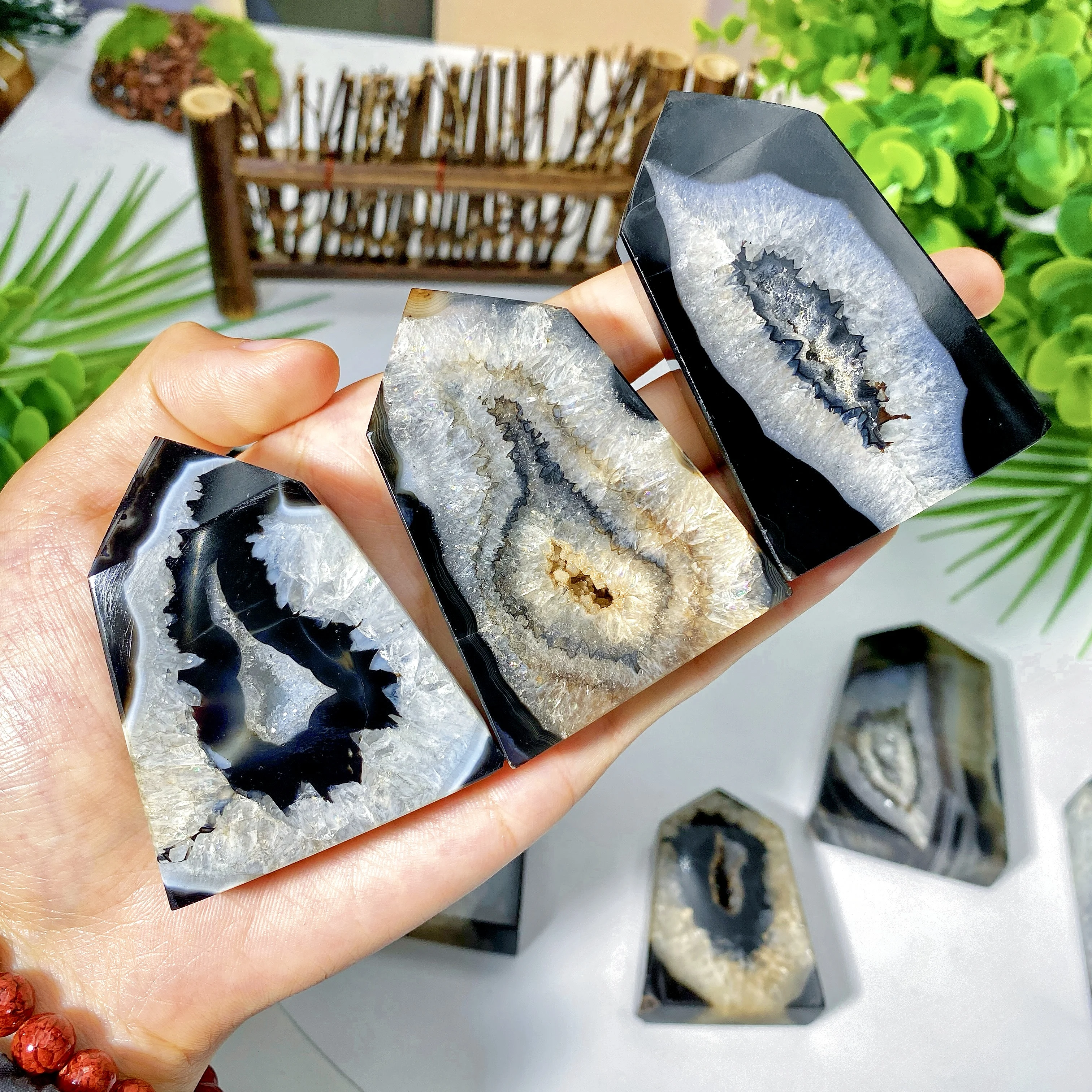 1PC Random High Quality Black Sardonyx Geode Agate Point,Natural Crystal Point,Home Decoration,Glitter,Christmas Gift