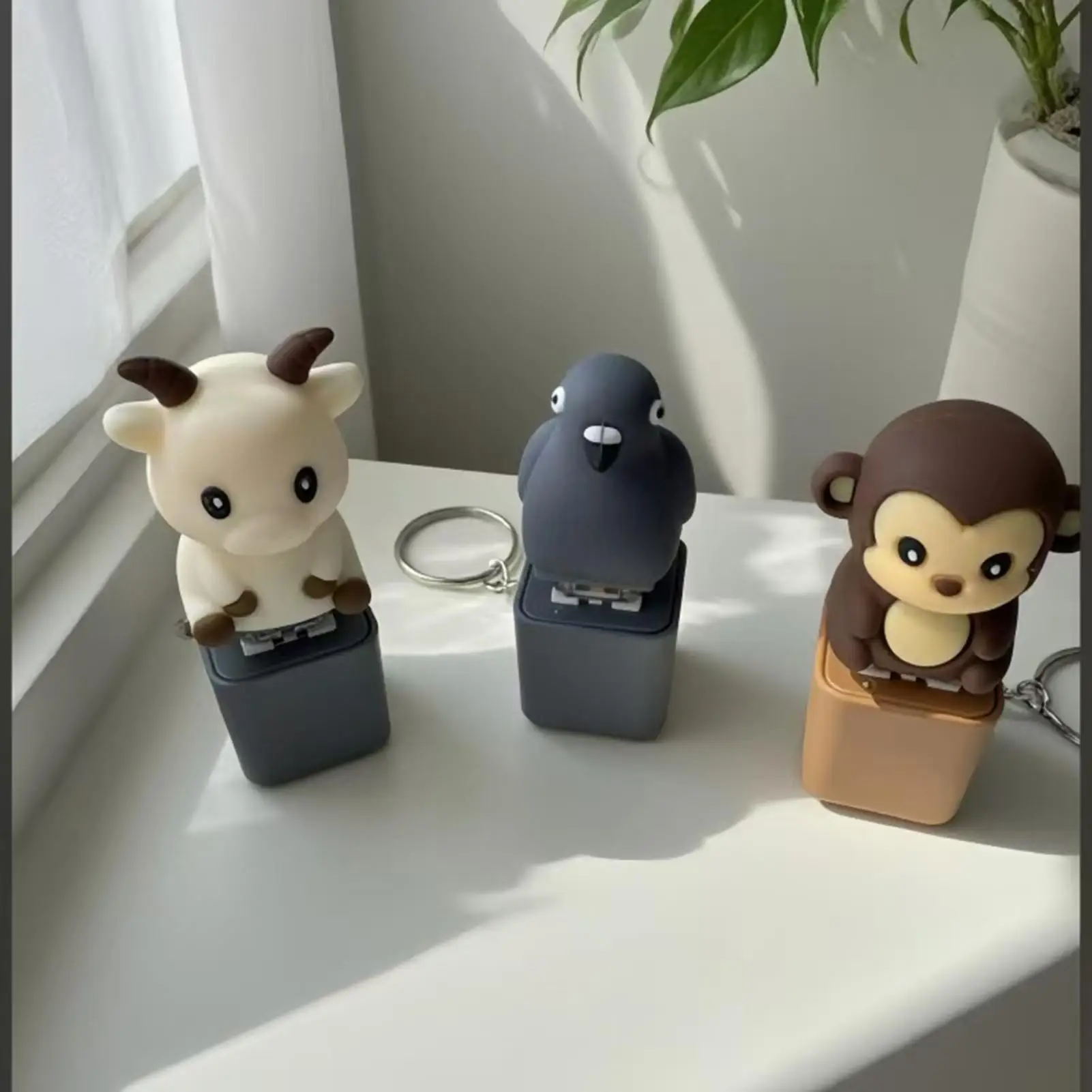 Clicker Fidget Toy Rechargeable LED Light Up Cute Animal Keychain Keyboard Key Caps Sensory Gift for Office Desk Anxiety Relief