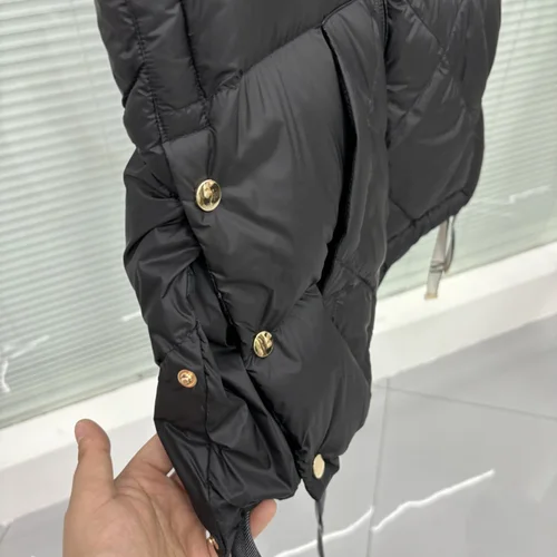 أسفل المعاطف