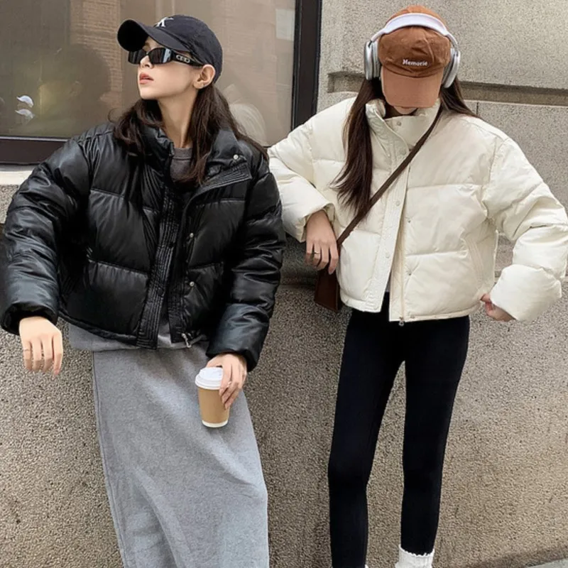 2025 Piumino corto da donna con colletto alla coreana Cappotto in pelle PU ispessita per capispalla in cotone invernale caldo e piccolo