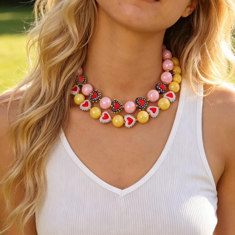1PC Creative Resin Beaded Necklace Featuring Contrasting Colors and Heart-shaped Seed Beads.