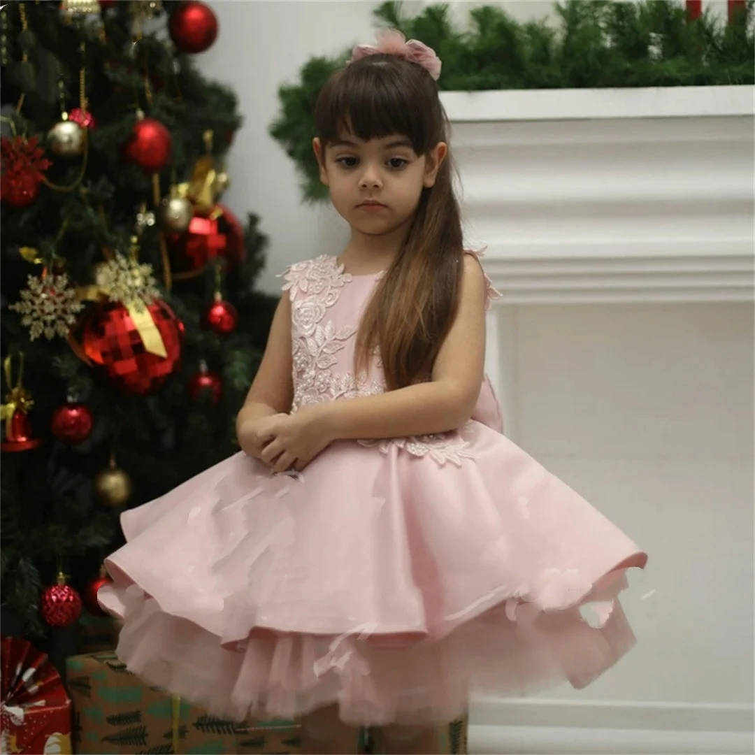 

Customized Pink Flower Girl Dresses For Wedding Satin Appliques Puffy Knee Length Baby Christmas Party Dress First Communion Gow
