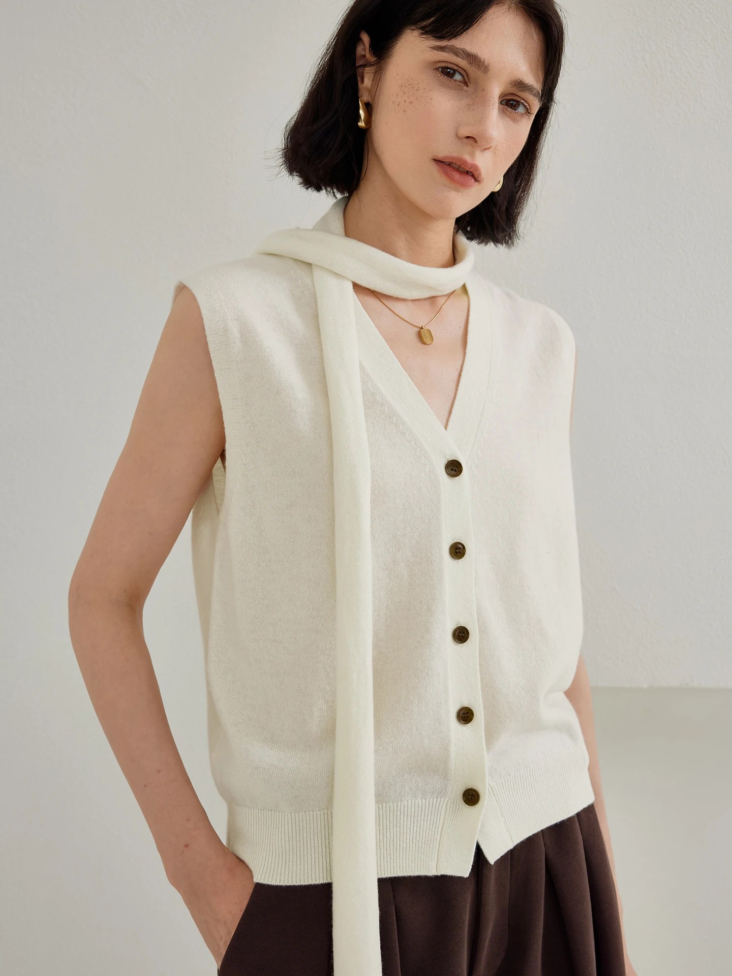 Soft Woolen Knitted Open Cardigan Women's Spring Autumn White 100 Pure Woolen Vest Comfortable Fit V-Neck Single Button Closure