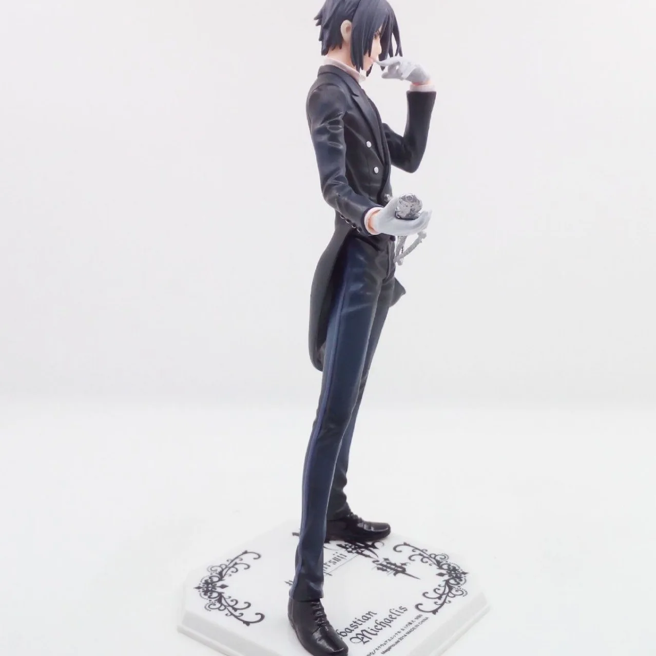 20CMアニメ黒執事黒執事セバスチャン・ミカエリスフィギュア1/8アニメーションモデル玩具ギフトコレクションアクションフィギュアPVC