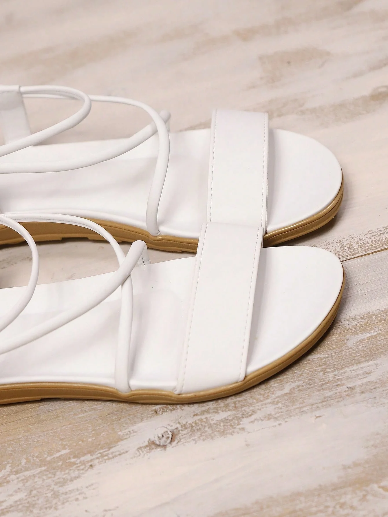 2026 Sommer Damen Flache Sandalen mit Kreuzriemen, offener Zehenpartie, lässige Strandschuhe, Übergrößen 36-45, leichte, bequeme Gehschuhe – Detail 15