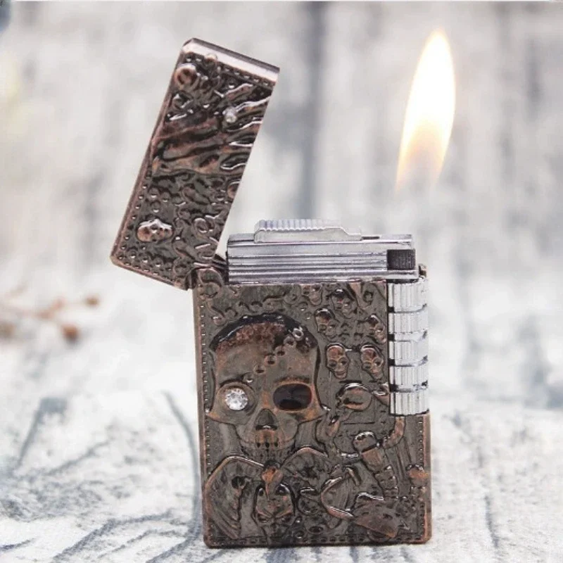

Metal Old-fashioned Side Sliding Grinding Wheel Open Flame Lighter, Recyclable Inflatable Lighter, 3D Carved Texture