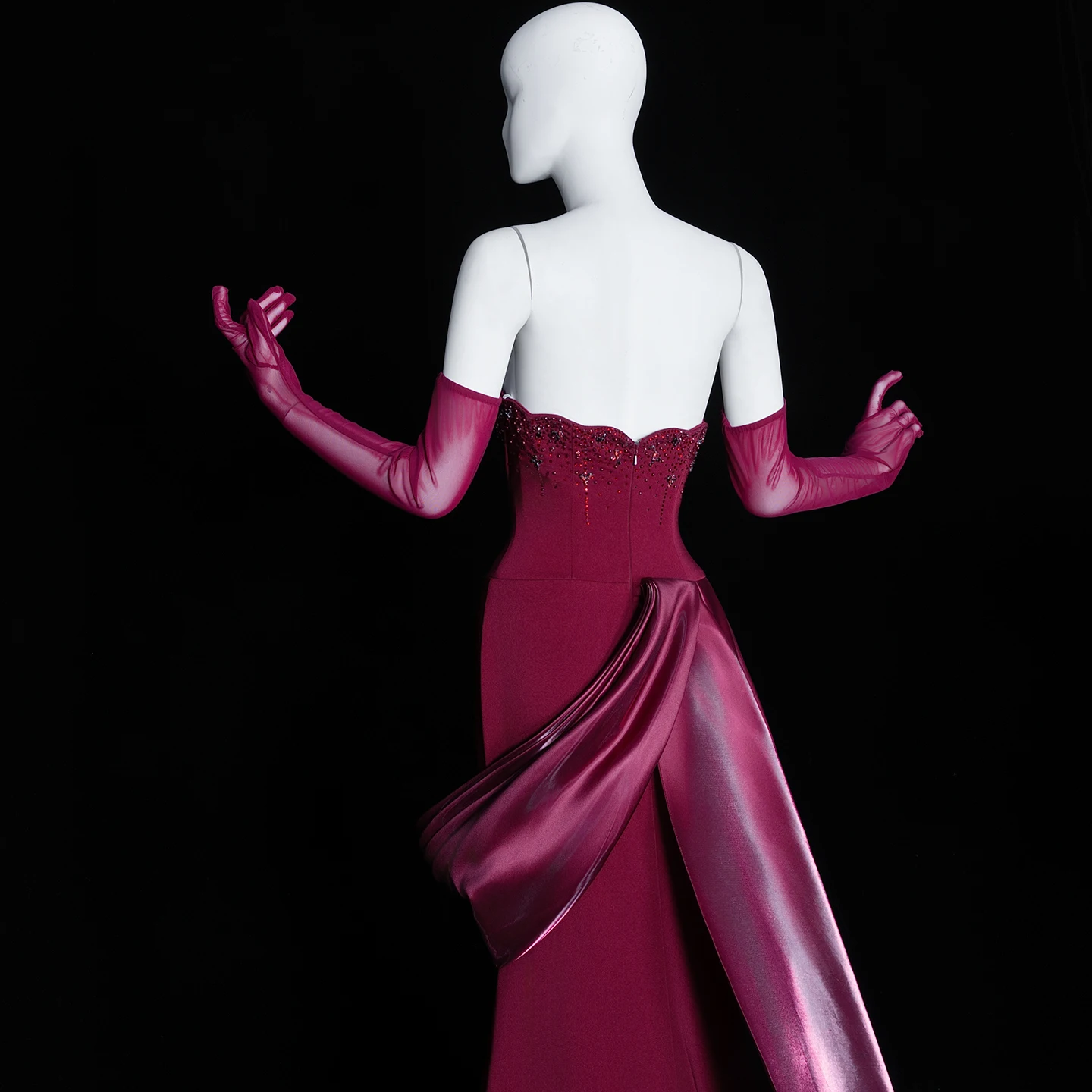 Sharon Said Dubai Weinrotes trägerloses Meerjungfrauen-Abendkleid mit Perlen und Quasten aus Satin mit Handschuhen, formelles Ballkleid für Damen SS608, maßgeschneidert – Detail 20
