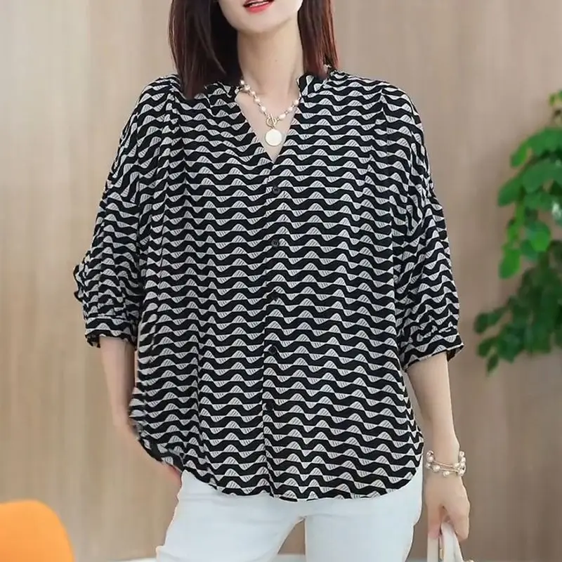 2023 Casual V-Neck Single-breasted Shirt Spring Summer 3/4 Sleeve Commute Loose Women\'s Clothing Vintage Wave Cut Printed Blouse