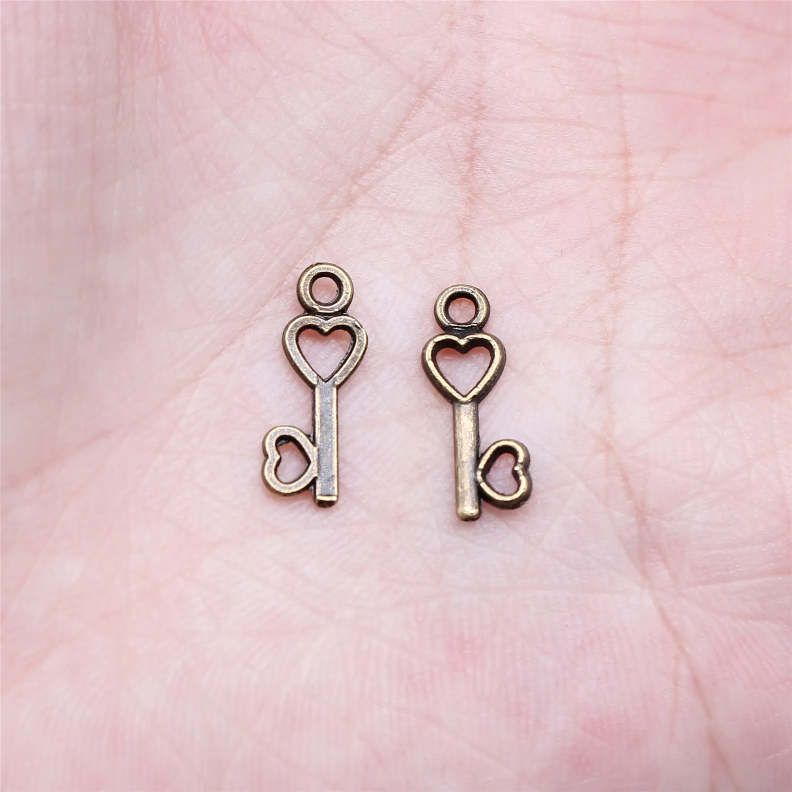 

40 шт. 15x6 мм, 2 цвета: античное серебро и античная бронза, подвески-ключи в форме сердца, аксессуары для изготовления украшений ручной работы