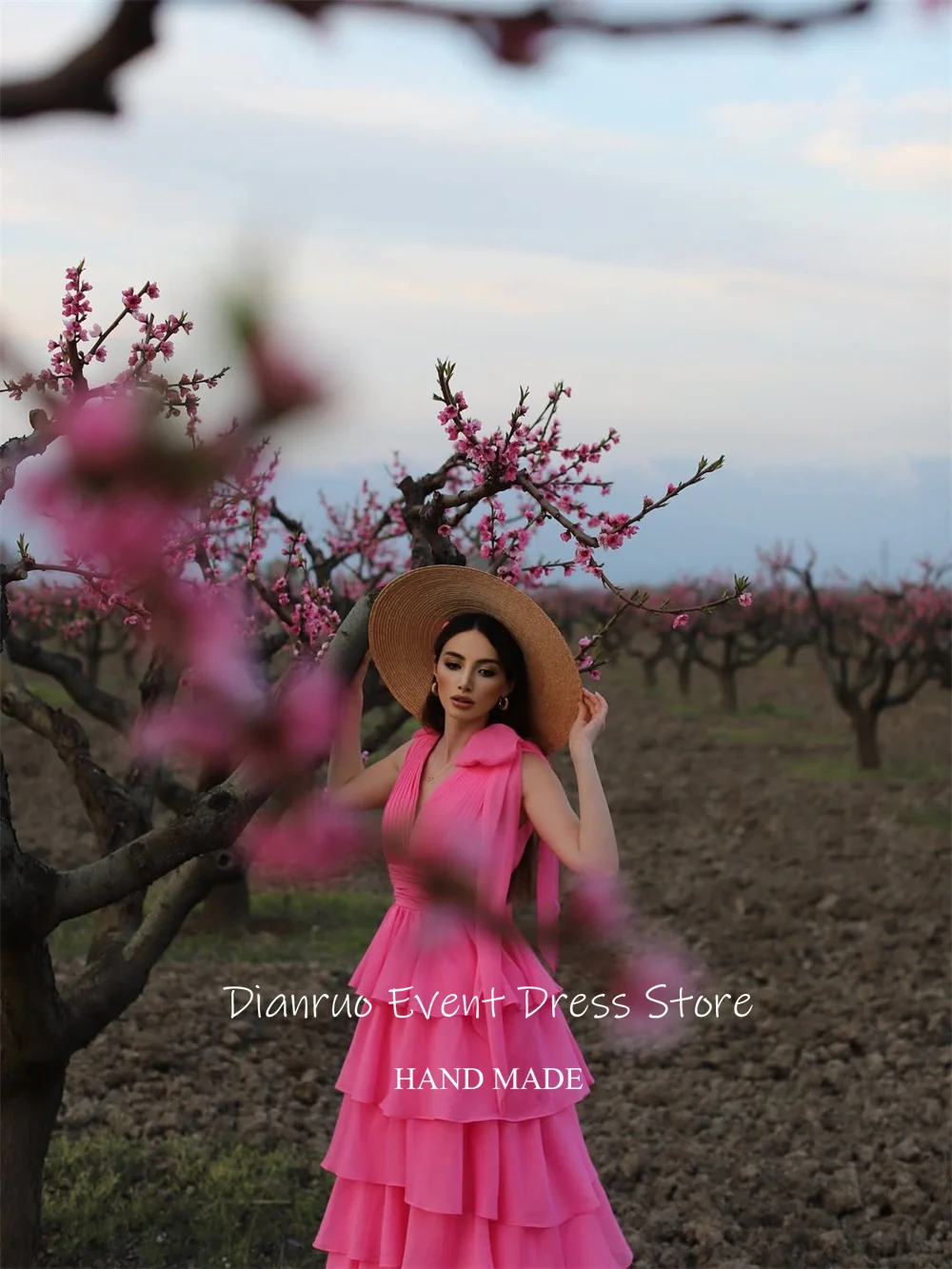 Dianruo فساتين سهرة نابضة بالحياة على شكل حرف A من الشيفون رداء حفلات متدرج رشيق على شكل حرف V بفيونكة فيستدوس دي فييستا أنيقة مخصصة