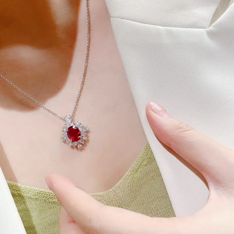 قلادة من الفضة عيار 925 متألقة من الياقوت مرصعة بالألماس قلادة نسائية فاخرة على الموضة الراقية سلسلة مجوهرات الزفاف ذات الياقة الحمراء