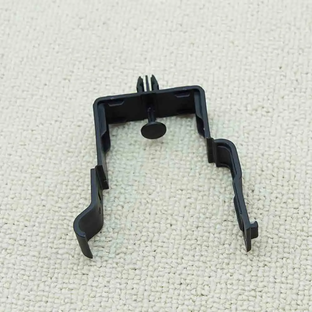

32269662 For Volvo S60 S90 S90L V90 V90Cross Country 2017-2025 Car Warning Triangle Mounting Bracket Fixing buckle, suitable