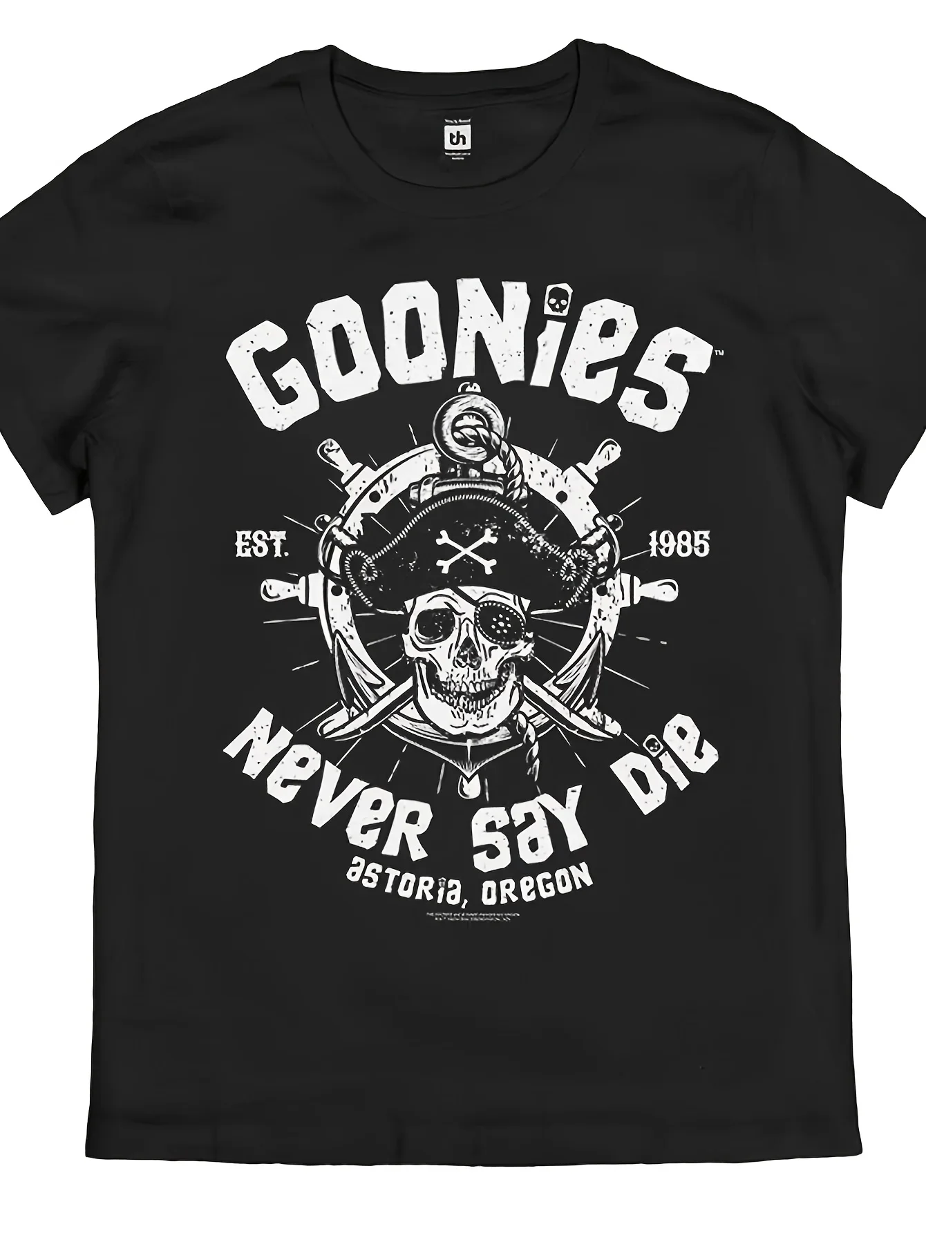 تي شيرت رجالي Goonies Never Say Die تي شيرت جرافيك Est 1985 - قميص ناعم برقبة دائرية لمحبي الأفلام في الثمانينيات تي شيرت فيلم سينما أسود