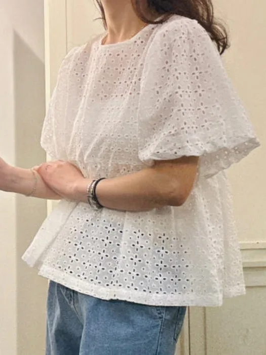 

Chic Lace Embroidery Hollow out Bubble Sleeve round Neck Short Sleeve Shirt Women's Design Sense Pleated Spring Fashion Korea...