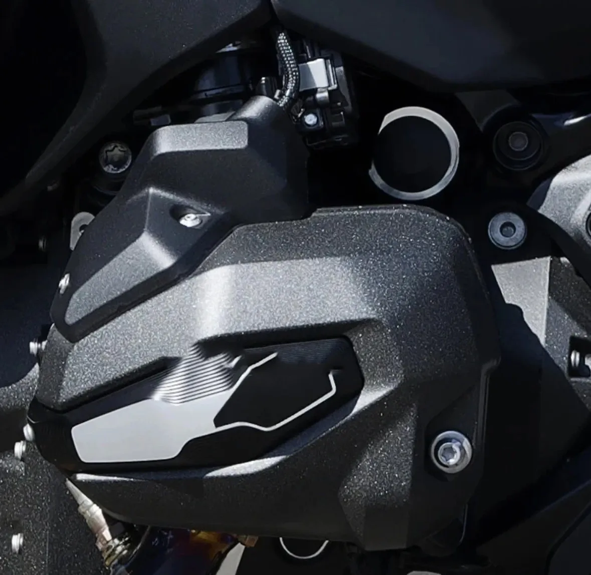 CNC aluminum Silver/Black cylinder head Cylinder head slider For R1300GS R1300GS Adventure R1300R R1300RT R1300RS New Motorcycle