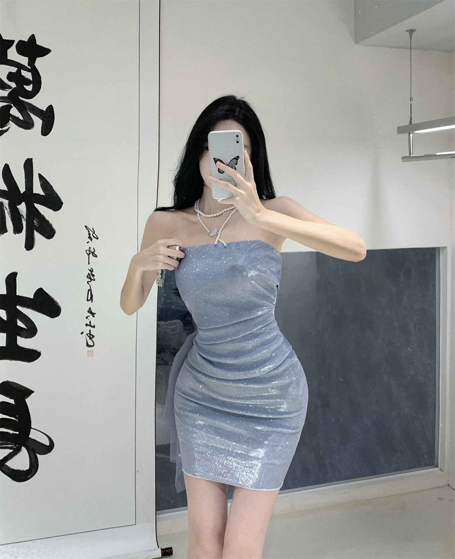 キラキラ輝くラップアラウンドドレス、セイズのトレンディな韓国風Aラインシルエット、若い女性向け、またはワンショルダースカート