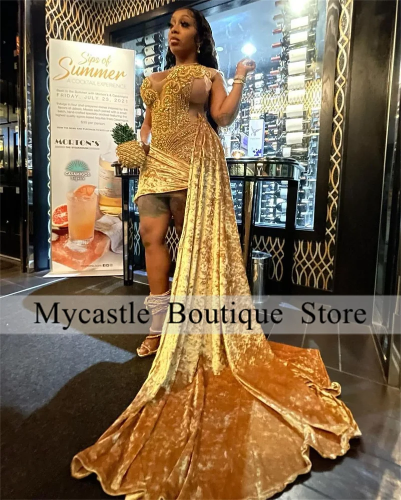 New Arrival Gold Crystals With Train Short Prom Dresses 2025 Velvet Rhinestones Cocktail Dresses Homecoming Dress Customized