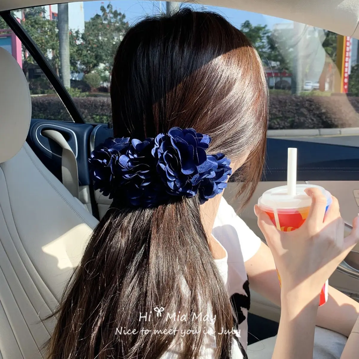 

Klein Blue Hair Claw Sapphire Blue Flower Banana Clip for Women Large Velvet Scrunchies Elegant Hair Accessories for Thick Hair