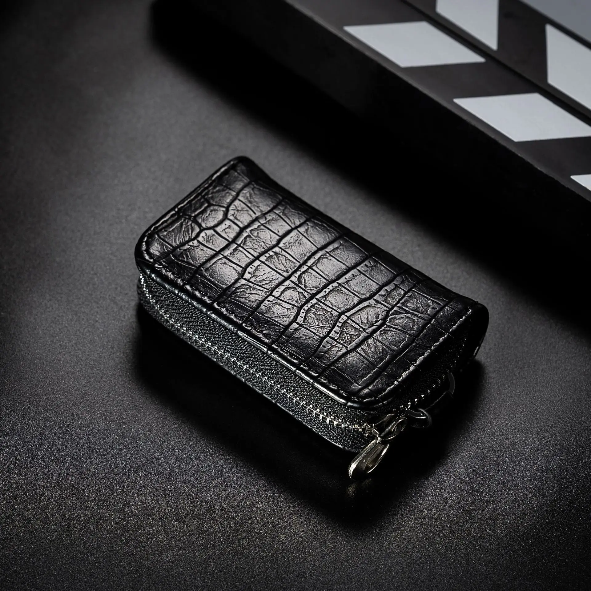 Men's PU Crocodile Pattern Car Key Case - Black & Brown Zipper Key Holder with Keychain, Waist-Hanging Key Pouch for Daily Use