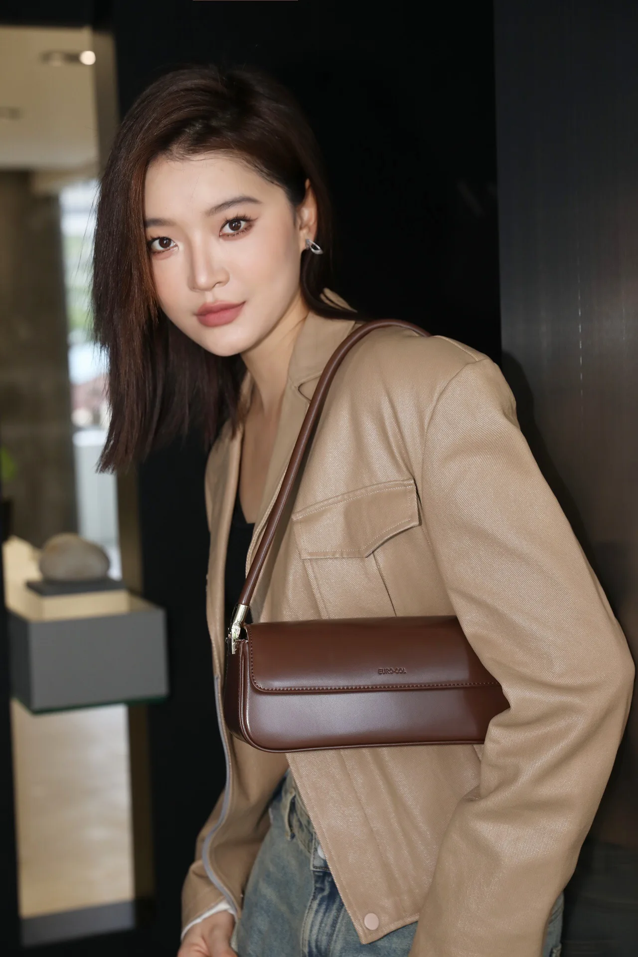 

Faionable Leather French Bread Bag Women's Underarm Bag Versatile Single oulder Bag Trendy Design European Sle Soft Han...