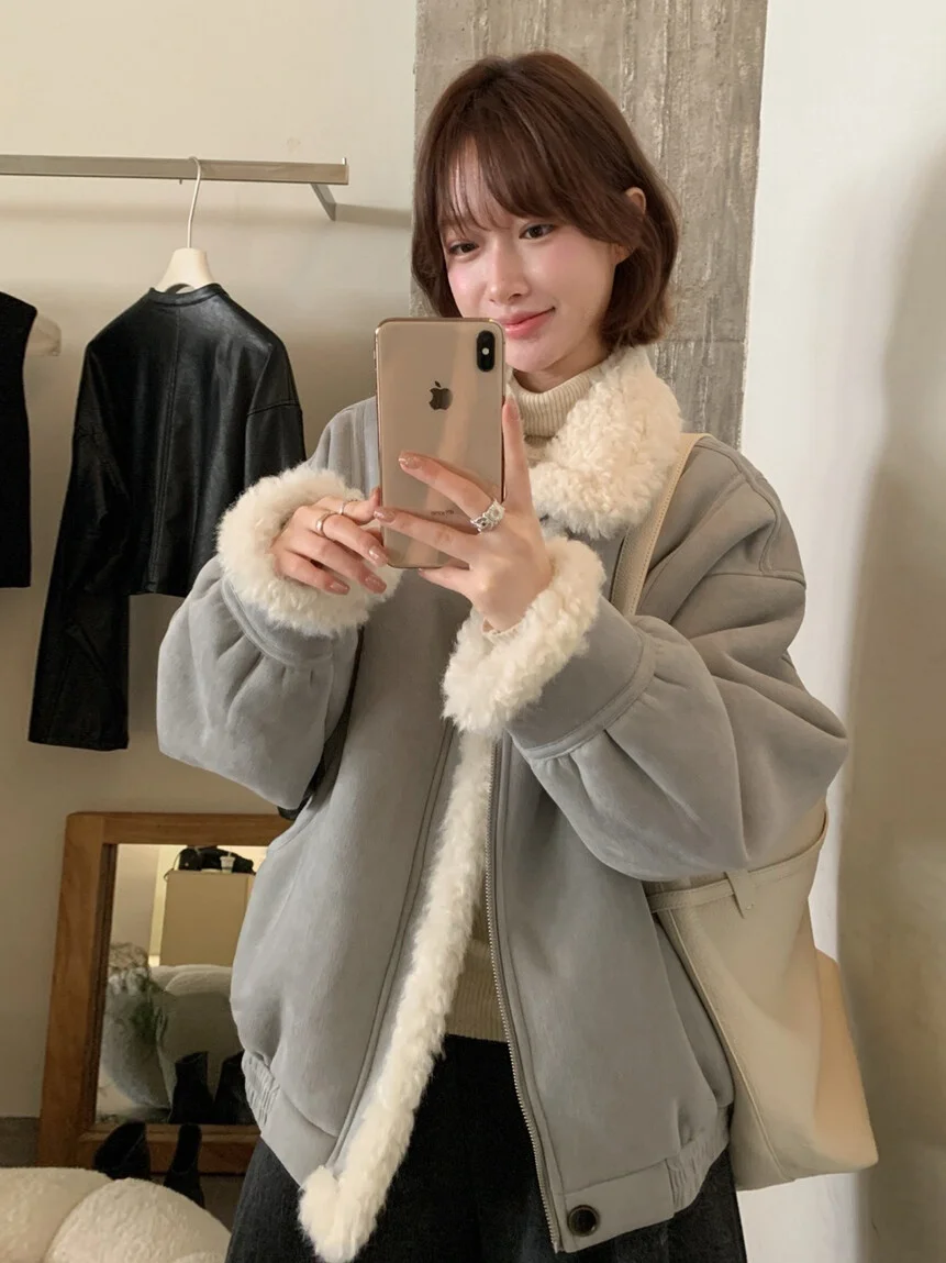 

Korean Sle Women's Thiened Warm Lamb Fur Collar Inteated Leather And Fur Winter Outerwear Loose Fit Polyester Fiber