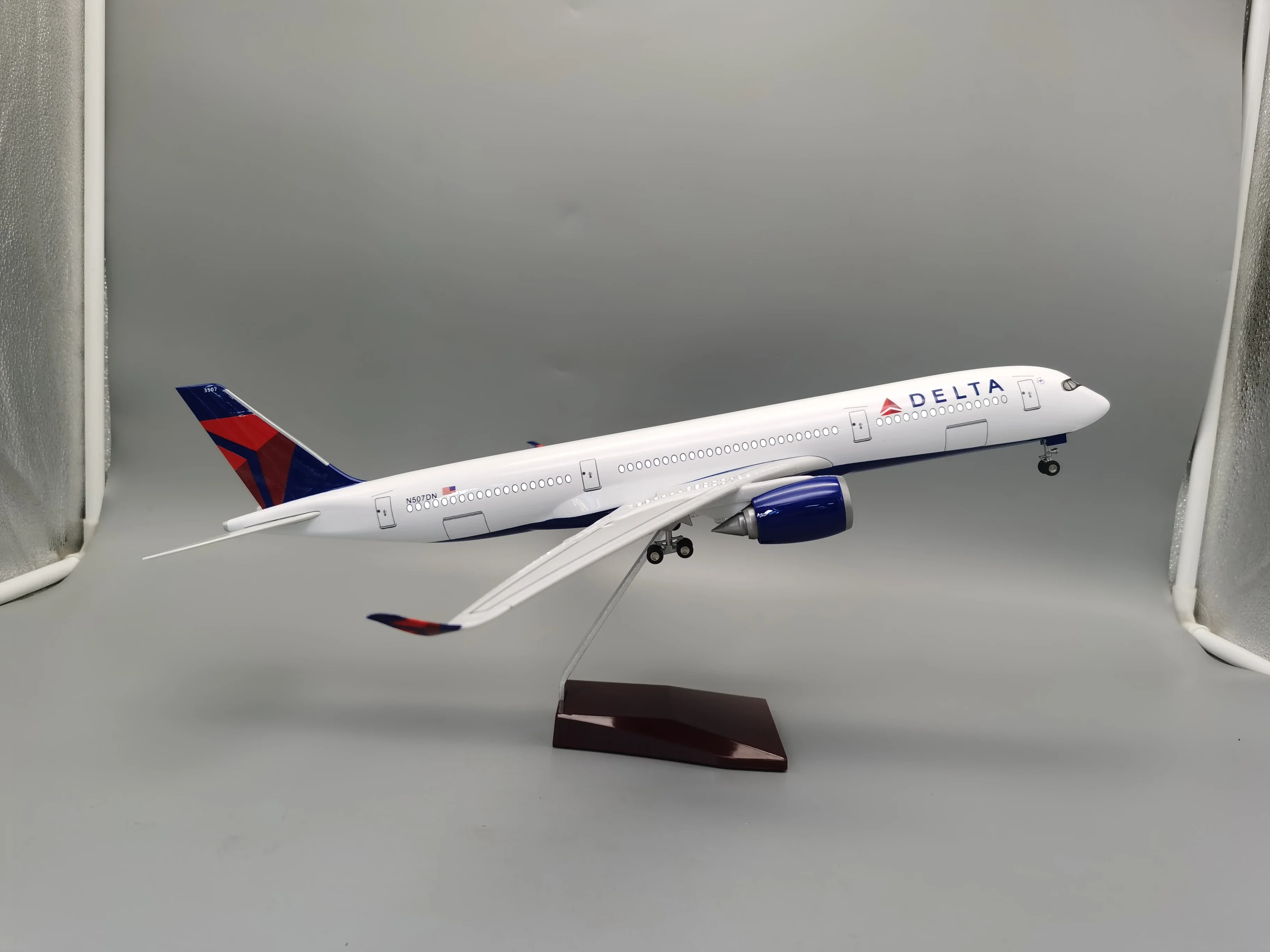 Molo  línea aérea A350 Delta, avión  47CM a escala 1/142 con tren  aterrizaje  rueda, avión en miniatura para regalos