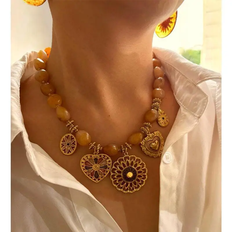 Brown Resin Beaded Stainless Steel Heart Flower Pendant Necklace for Women Exaggerated Heavy Work Jewelry Daily Versatile Neckla
