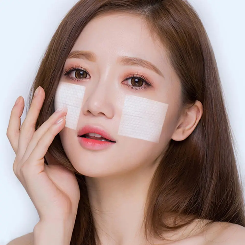 Płatki z kwasem salicylowym na trądzik skutecznie złuszczają, głęboko oczyszczają pory, pomagają w redukcji powstawania zaskórników i trądziku.