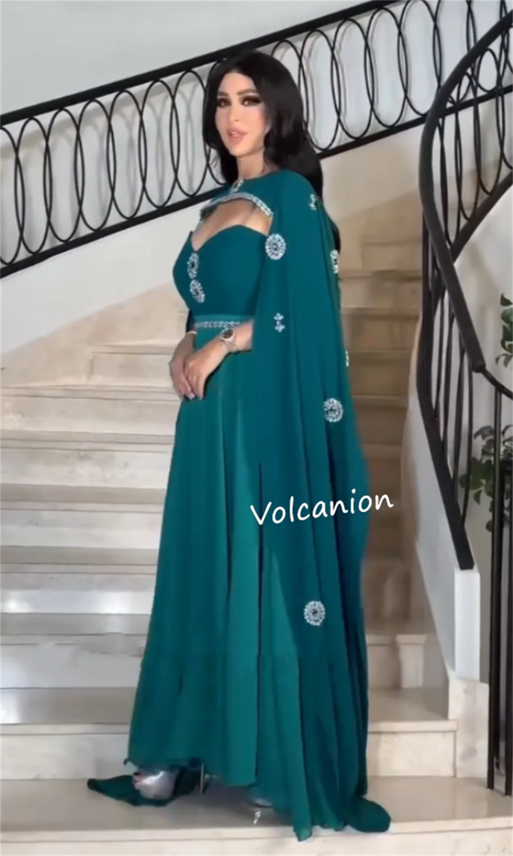 Maglia personalizzata con pieghe e fascia con perline o-collo Abiti lunghi a trapezio Occasioni su misura Prom Classici Taglie eleganti disponibili