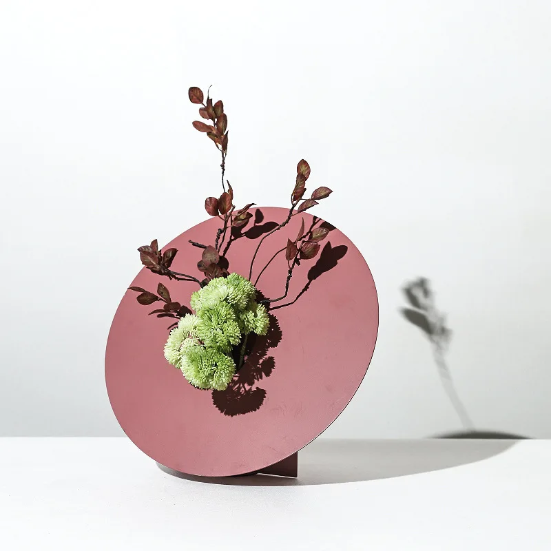 

Modern minimalist geometric metal red flower arrangement desktop flower decoration ornament atmosphere home niche