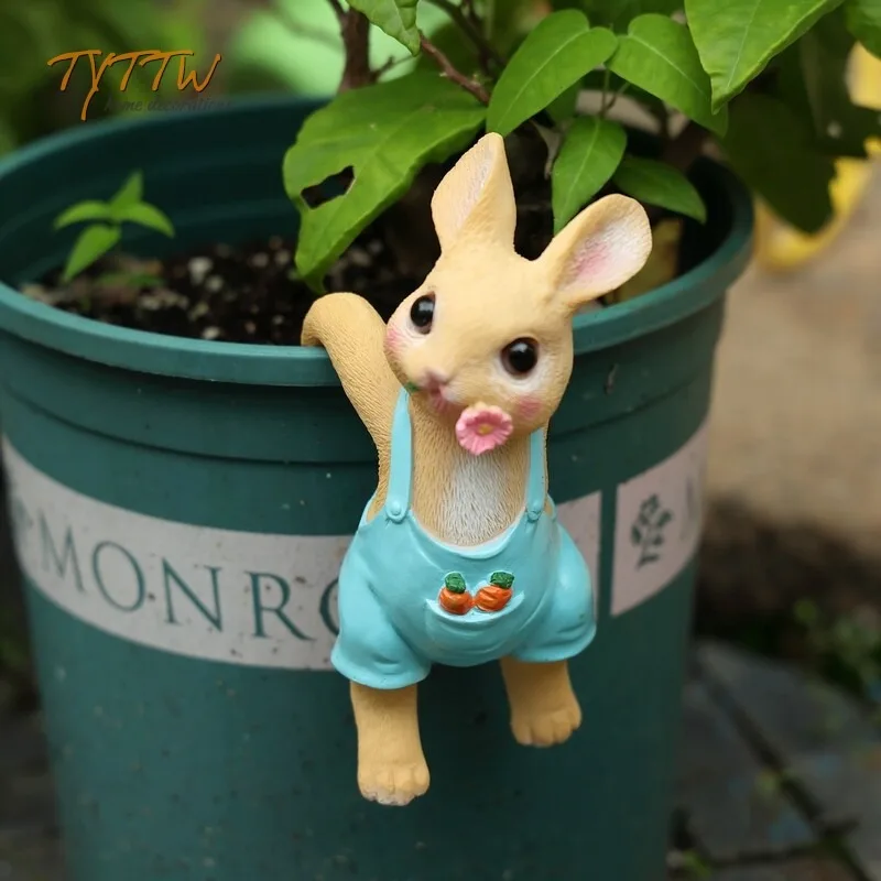 Rural Cartoon Small Animal Resin Climbing Edge Figurine Miniature Doll Character Courtyard Desktop Decoration Gift for Friends