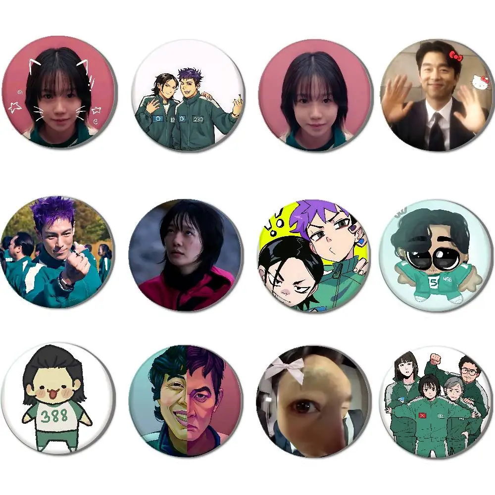 فيلم S-Sq-U-id-s ألعاب شارات زر PinsBrooch الإبداعية مضحك يقتبس شارة الملابس على ظهره مجوهرات هدية للأطفال الأصدقاء
