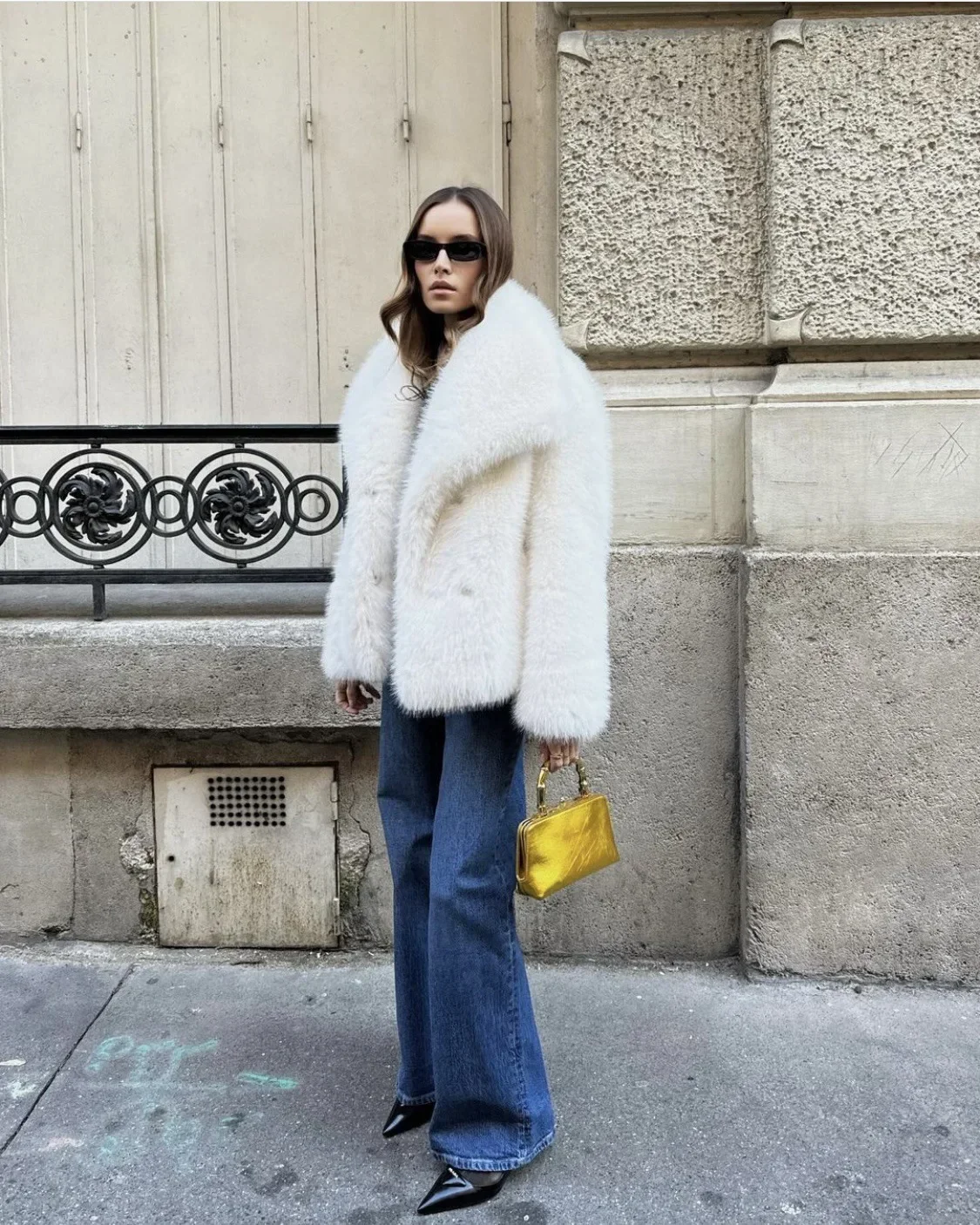 เสื้อโค้ทขนเฟอร์เทียมปกใหญ่แฟชั่นสำหรับผู้หญิง สไตล์หรูหราสง่างามแบบดารา แขนยาว อุ่นสบาย แบบเหมา