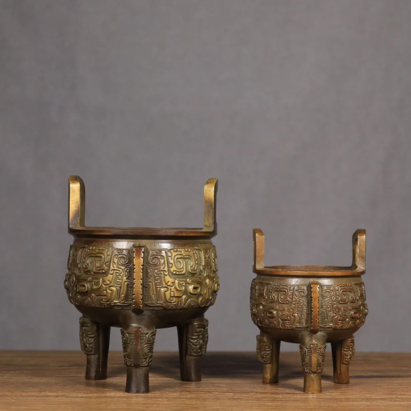 Brass , round , office desk , opening gift, living room three-legged tripod, entranceway ornament, home ince