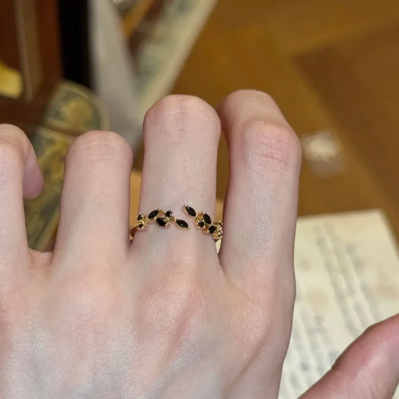 Fashion ear of wheat light luxury unique ring unique  small geometric black diamonds rings for women suitable for daily jewelry