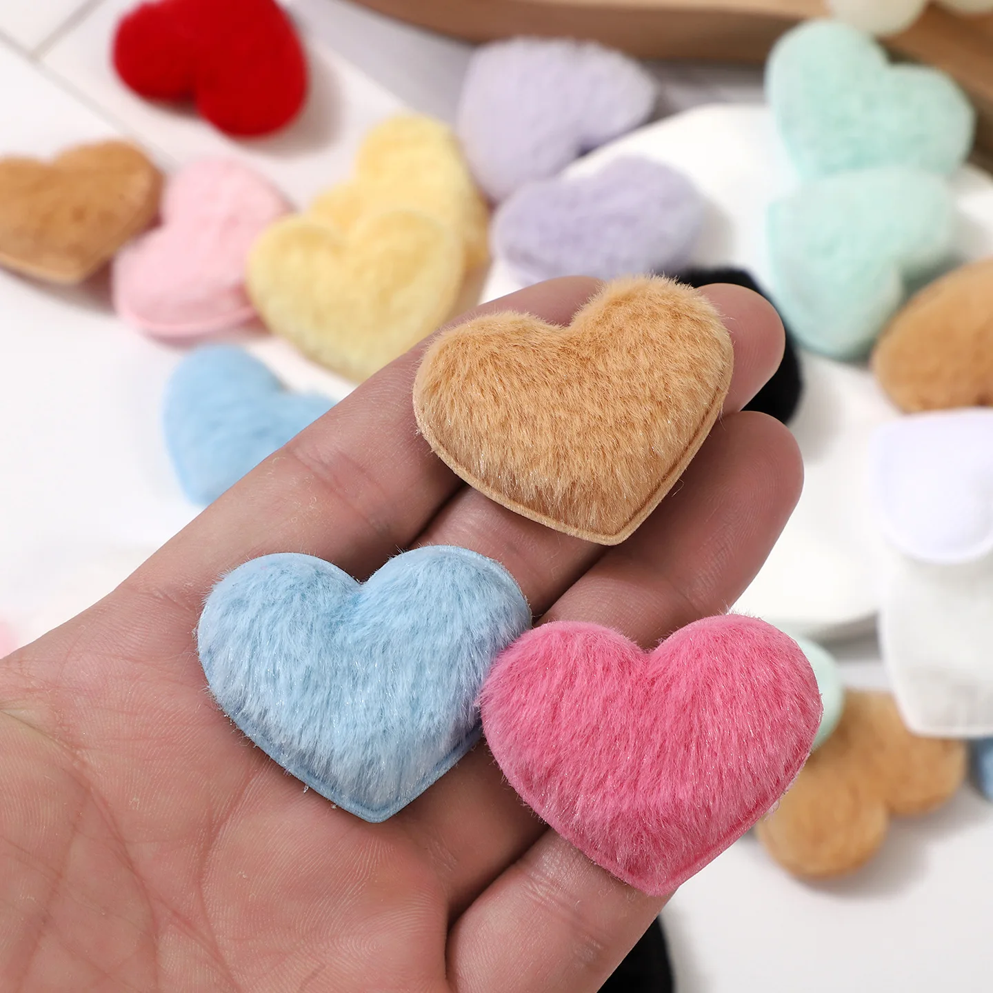 40 Stück 4,5x3,8 cm Flauschige Filz-Herz-Applikationen für DIY Haarspangen-Zubehör, Kleidung, Kopfbedeckungen, Taschendekoration, Patches – Detail 13