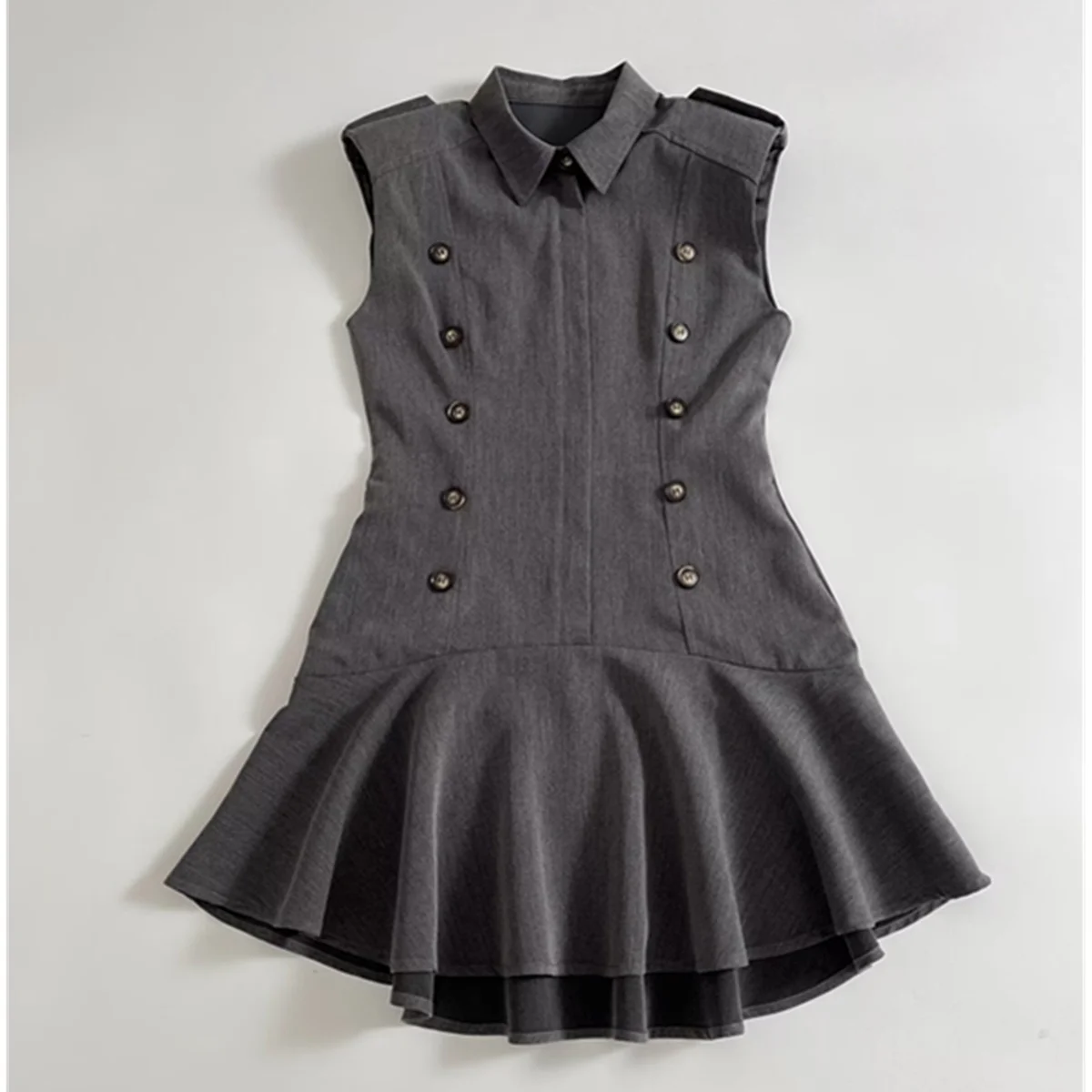 

Jenny&Dave Elegant Party Dresses Vestidos Womens Dresses French Elegant Gray Button Decoration Shoulder Pad Tank Dress 2026 Spri