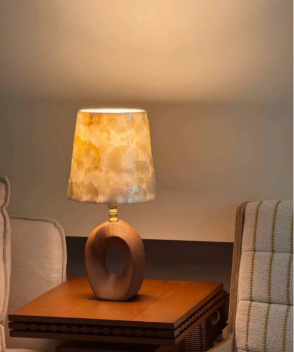 Retro LED Nordic Conch Table Lamp Bedroom Bedside Living Room Villa Corridor Entry Area American Retro Natural Shells Desk Light