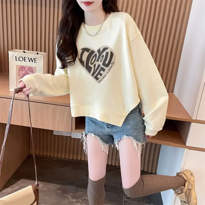 Korean Round Neck New Hoodie With Heart-shaped Print Short And Loose Fit Stylish Top