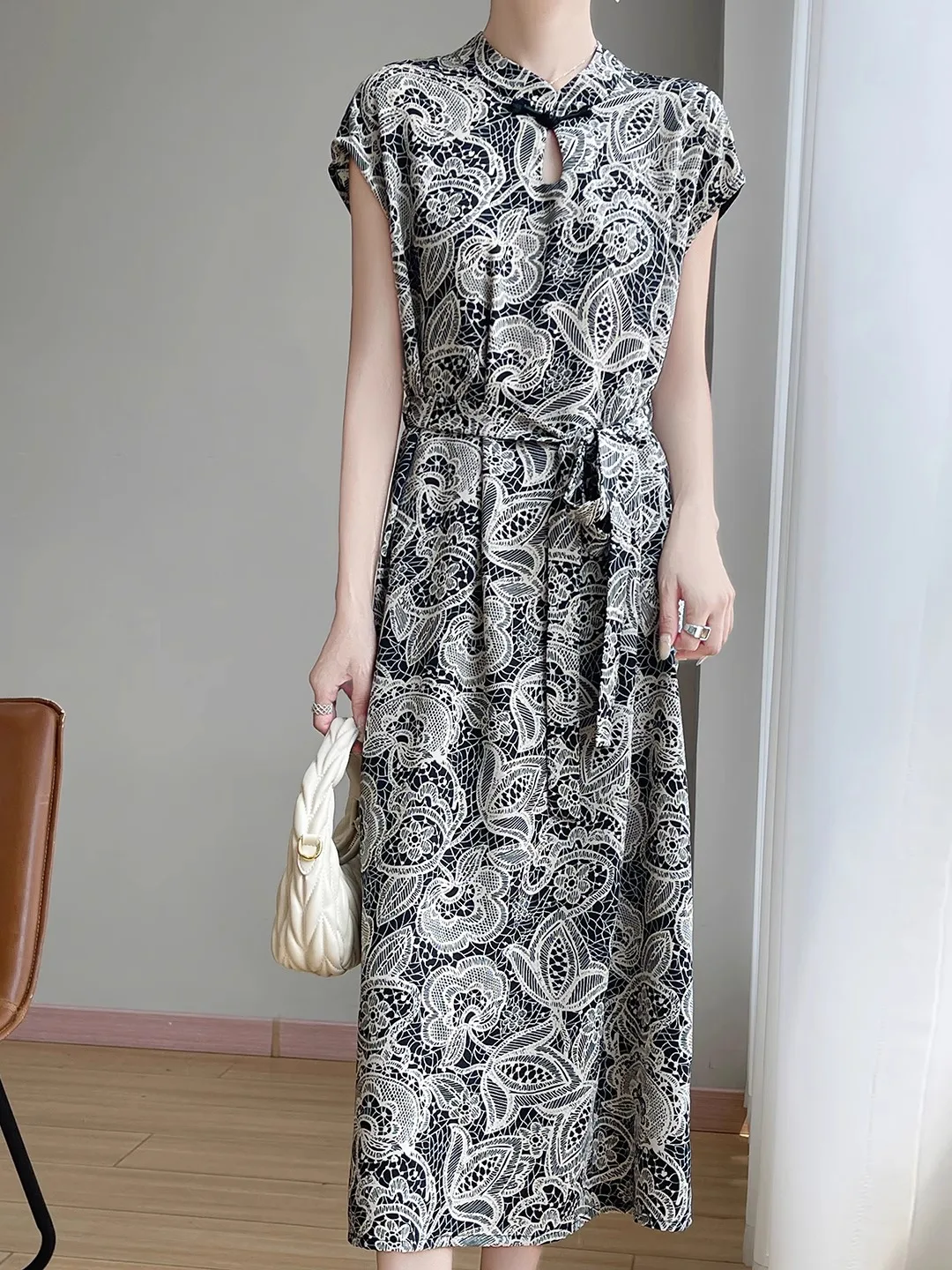 Col montant à imprimé floral ort Sve Long Dr femme modifiée Dr rose imprimé froncé taille bouton détail Su...