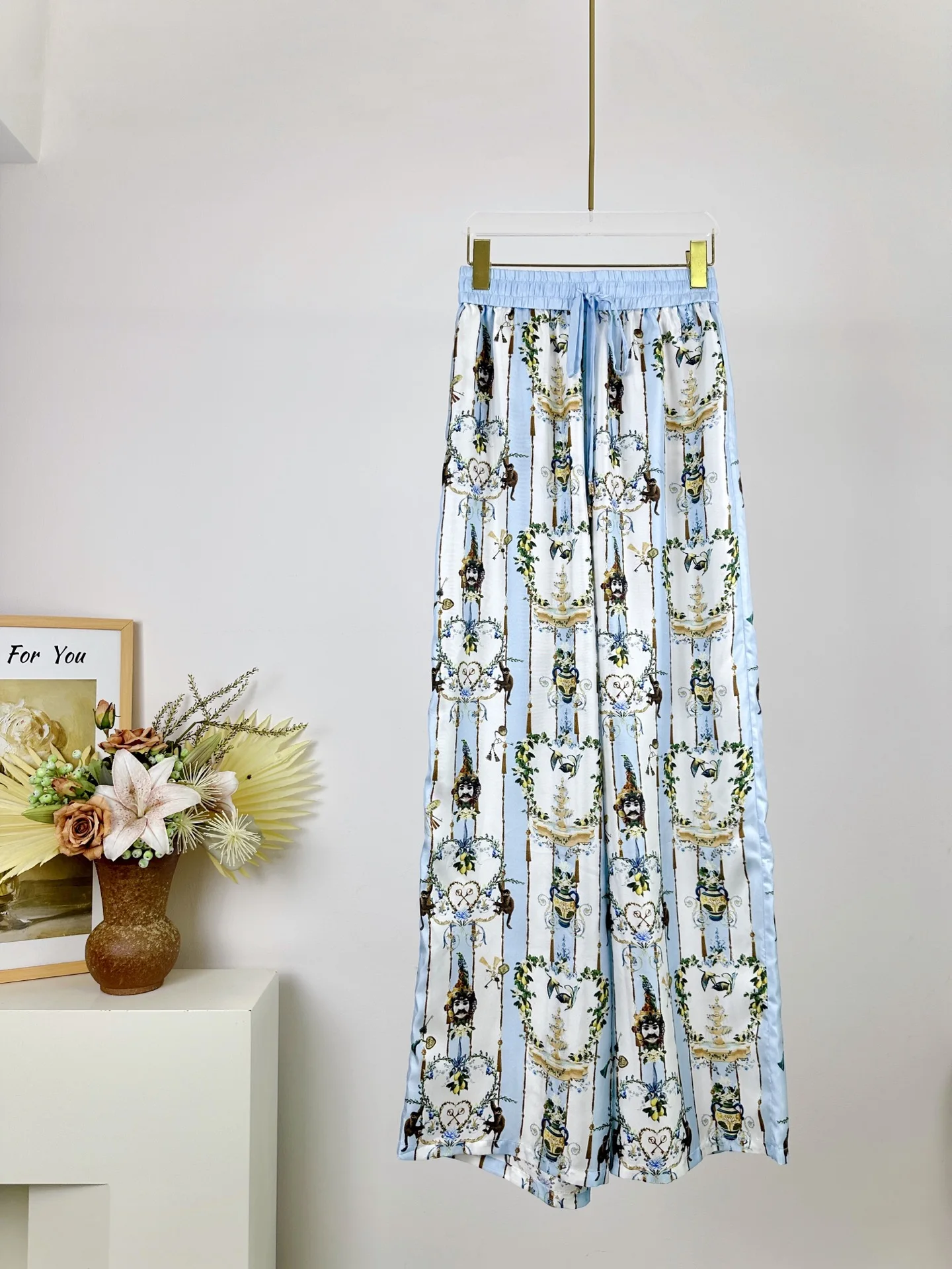 여성 레트로 프린트 블루 세트 크리스탈 비즈 장식 턴다운 칼라 긴팔 셔츠 + 엘라스틱 웨이스트 와이드 레그 팬츠 캐주얼 실크 수트