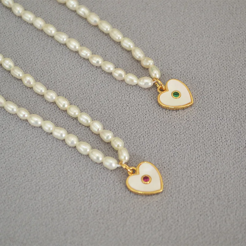 

Classic Freshwater Rice Pearl Strand Chain Heart Pendant Inlaid Mother-of-pearl Clavicle Chain Simple Temperament Short Necklace