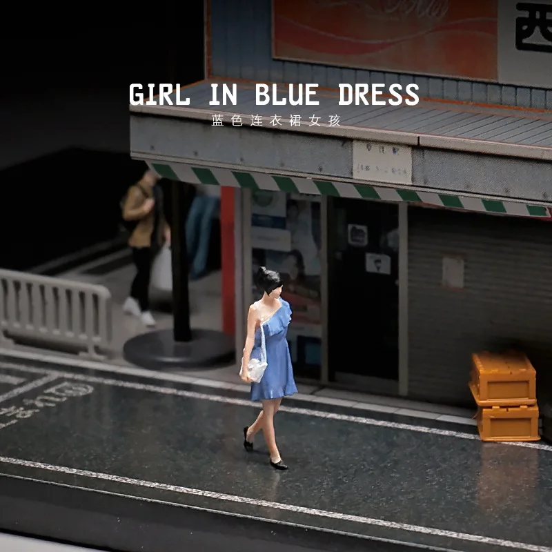 1:64 Scale Model 1Pcs Resin Miniature Beautiful Blue Dress GIrls With White Bag  Action Figure Doll DIY Scene Accessory Display