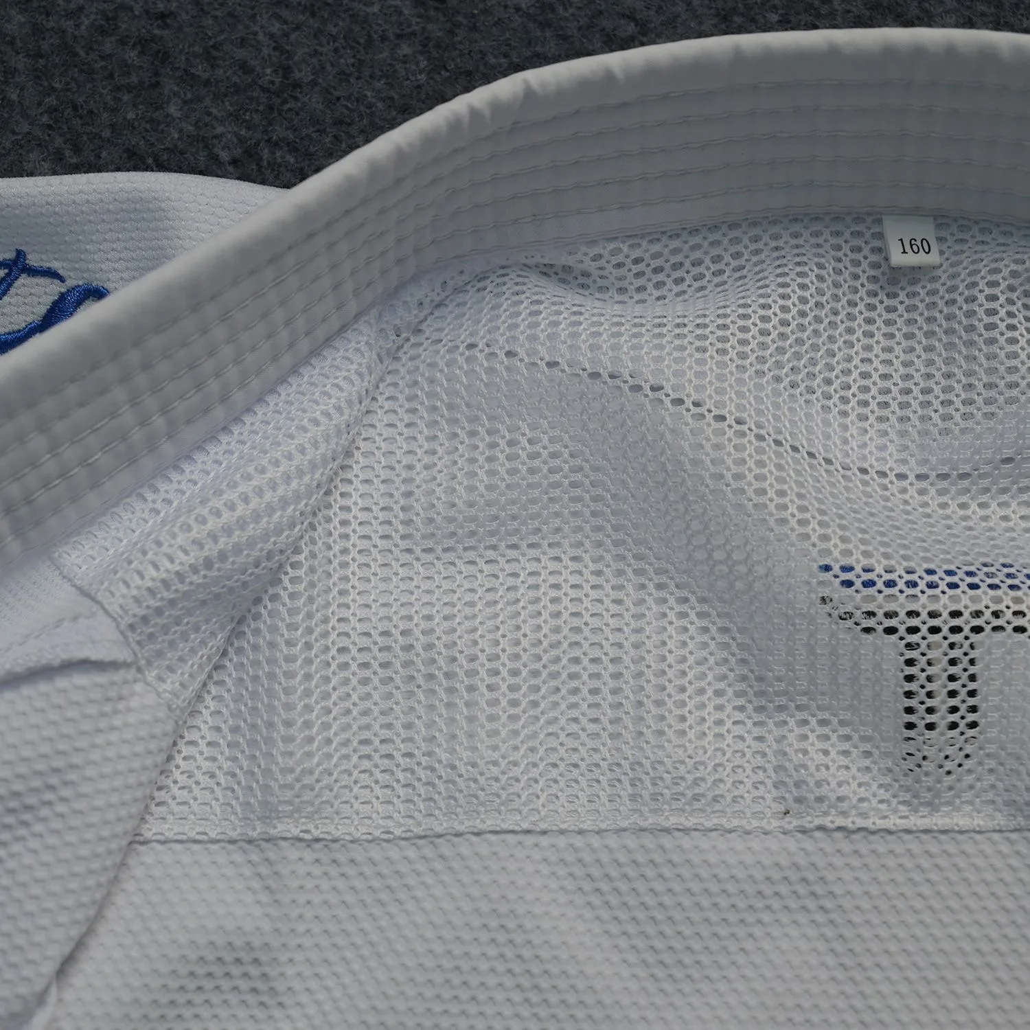 Ultra Lightweight Karate Uniform Custom Logo Embroidery Personalized Martial Arts Karate Gi For Training & Competition
