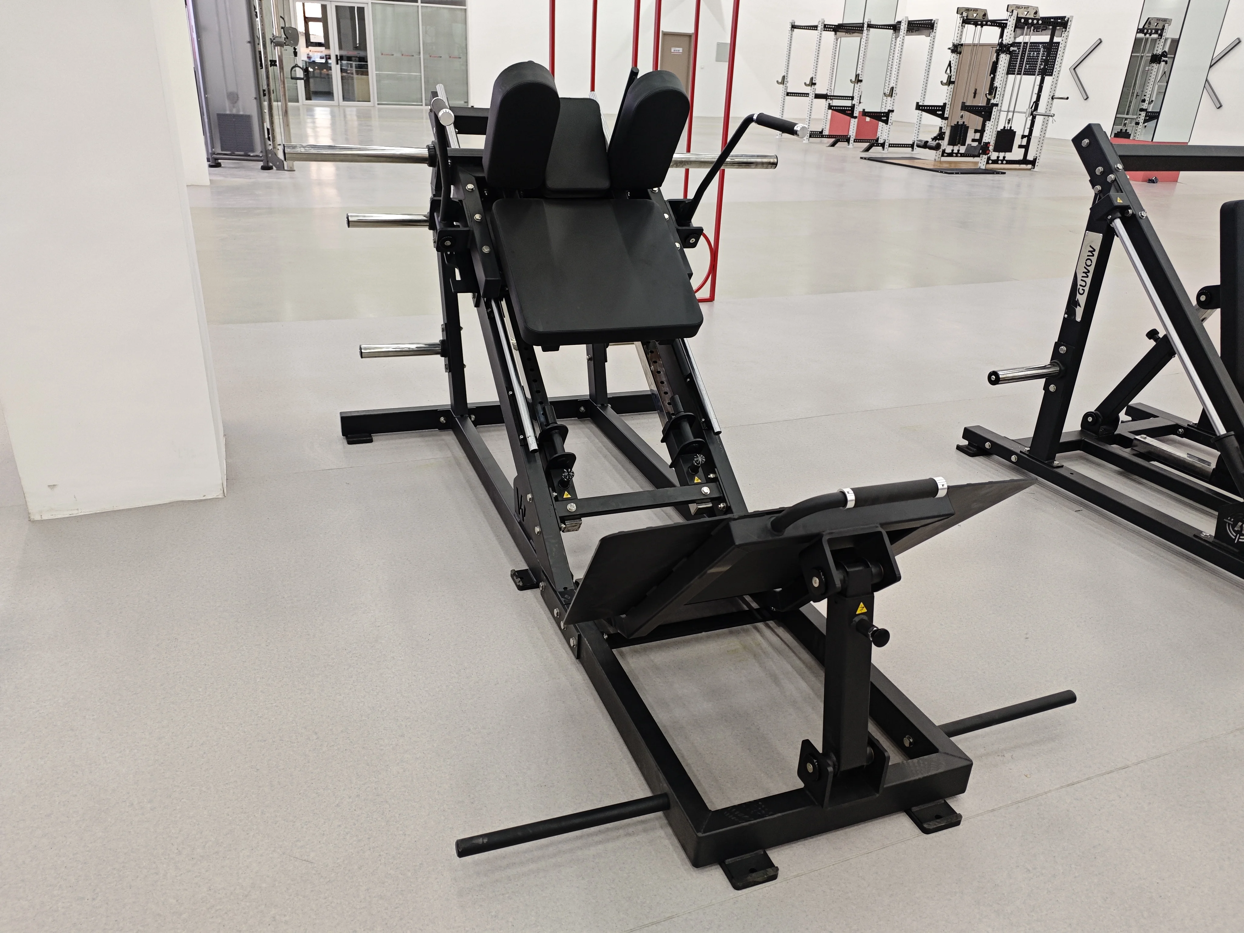 

Hacker Squat Multi-Functional Gym Equipment for Strength Training Targets Arms Chest Legs Back Bodybuilding Made Steel Metal