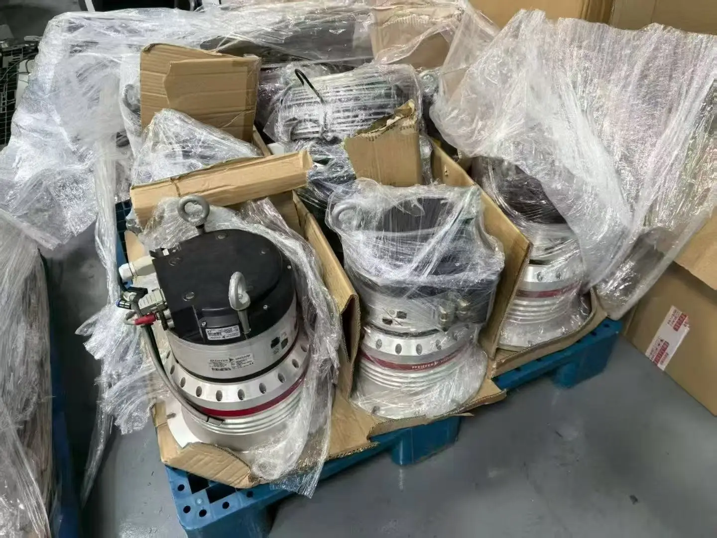 Used  1500 U Turbo Pump Upside Down DN 250 ISO-F PM P04124A