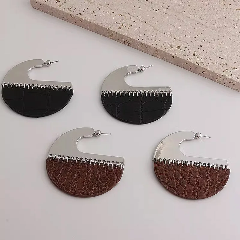 European and American Fashion Exaggerated Leather Stitching Titanium Steel  Silver Needle Luxury Retro Earrings.