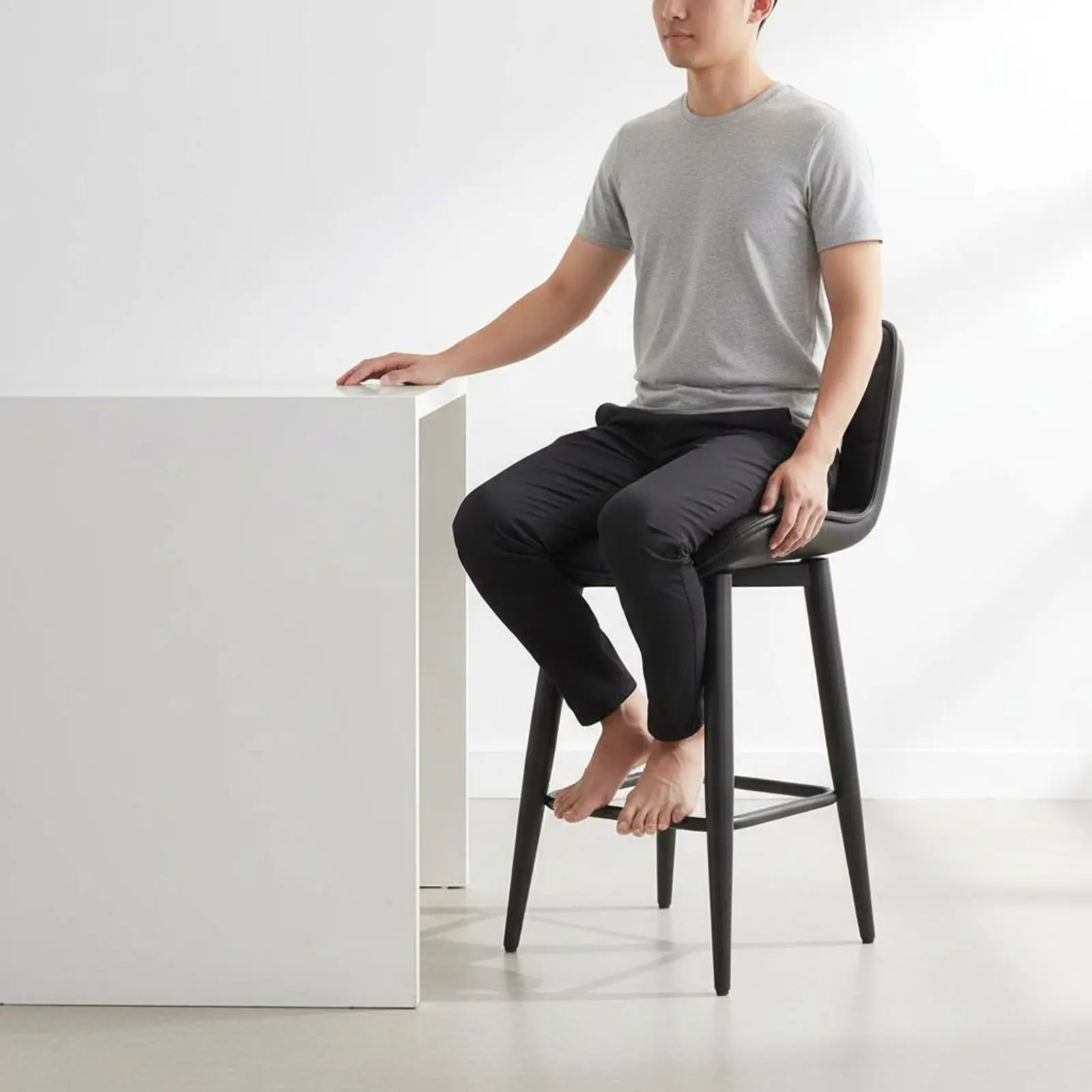 

Rotate Counter Stool Sturdy-Duty Metal Legs Upholstered Bar Stool Tufted High Chair Scuff Resistant Textile Home Furniture