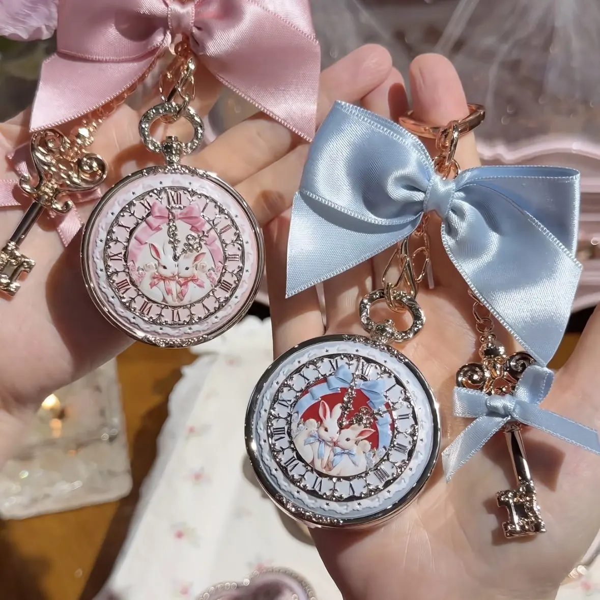 Lusterko do makijażu Flower Know Bunny Garde Mini, przenośne, z nawilżającym balsamem do ust, narzędzie kosmetyczne, seria Portable Beauty